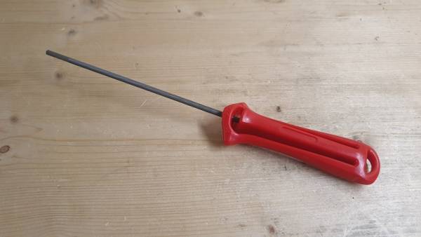 Feilengriff Rot mit Schärfewinkel kpl. mit Kettenfeile 4,5 mm, für .325 Vollmeißel Sägekette