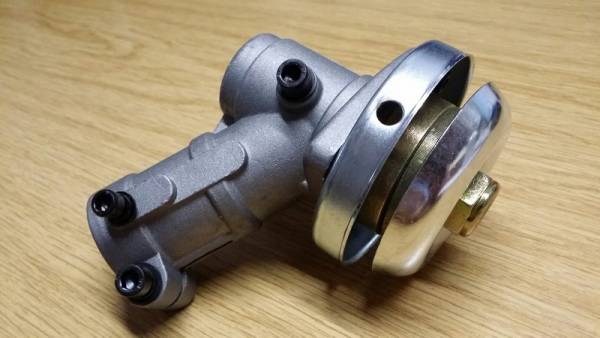 Winkelgetriebe für Freischneider/ Motorsense (Rohr Ø 28 mm, 7 Zähne/ rund)