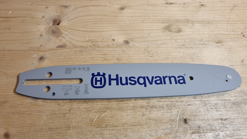 Original 30 cm Husqvarna Führungsschiene 3/8H 1,3 mm 45 TG für Husqvarna  Akkuusäge/ Elektrosäge/ Motorsäge/  135, 140, 317, 321, 338 XPT, T425,  418EL, 420EL, T435, 439, T540 XP, , Kettensägen, Sägeketten, Ersatzteile
