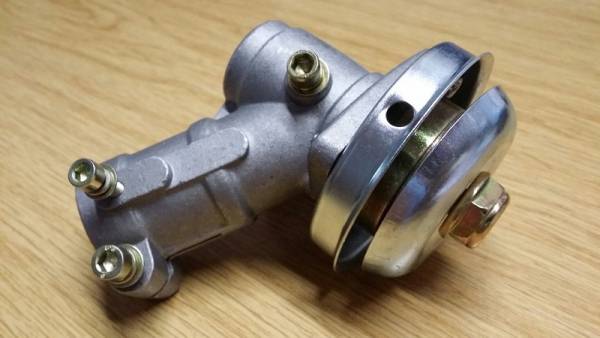 Winkelgetriebe für Freischneider/ Motorsense (Rohr Ø 28 mm, 9 Zähne/ rund, Gew. M10 x 1.25 LH)