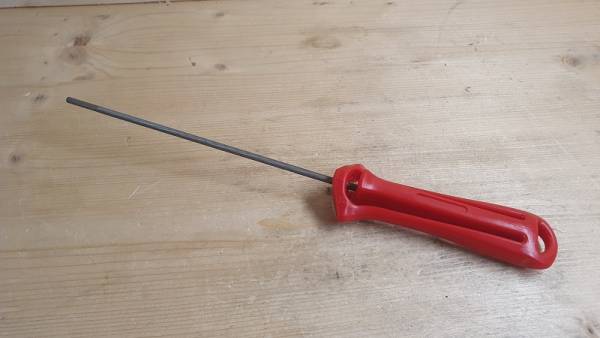 Feilengriff Rot mit Schärfewinkel kpl. mit Kettenfeile 4 mm, für 3/8 Hobby Sägekette