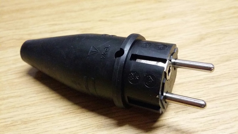Schutzkontakt-Gummi-Stecker, schwarz, 230V, 16A, mit Bauzulassun